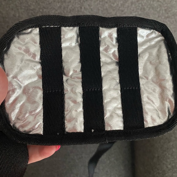 Adidas Crossbody/ Fanty Pack - Picture 5 of 5